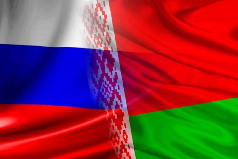 Белоруссия продолжает увековечивать врагов России