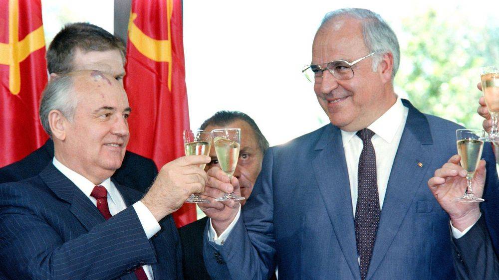 Бывший дипломат рассказал, как немцы «купили» Горбачева
