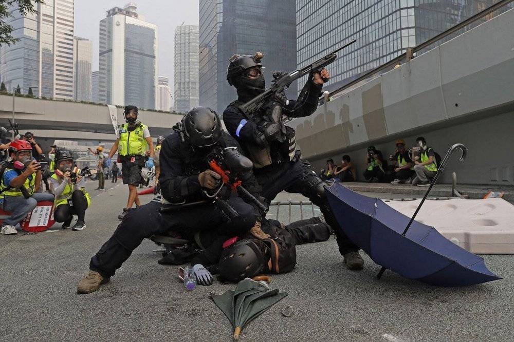 Пекин пригрозил Лондону ответными мерами за беспорядки в Гонконге
