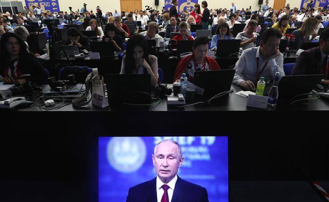 «Всенародная любовь» к Путину ужалась до предпротестного уровня