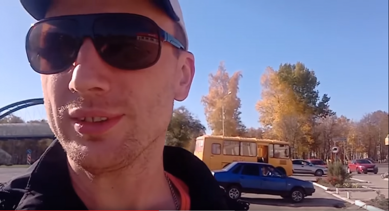 Украинец выдал саркастичный рассказ о том, как он «мучается», живя в России
