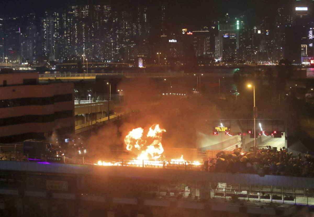 «Черный террор»: у Пекина есть силы для прекращения беспорядков в Гонконге