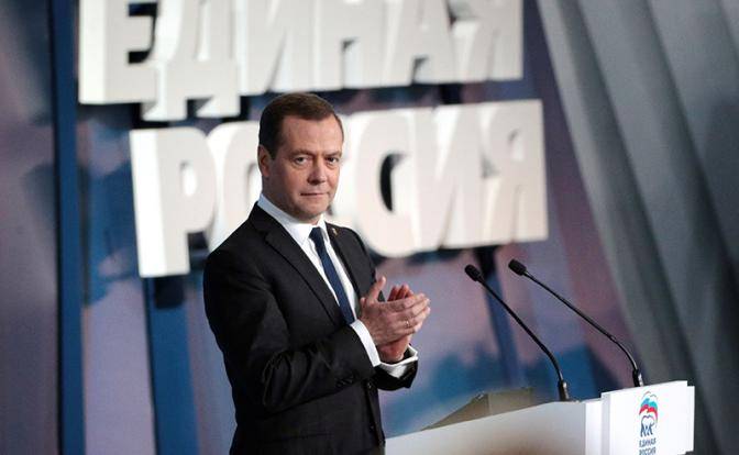 Медведев рвется в президенты через правозащиту