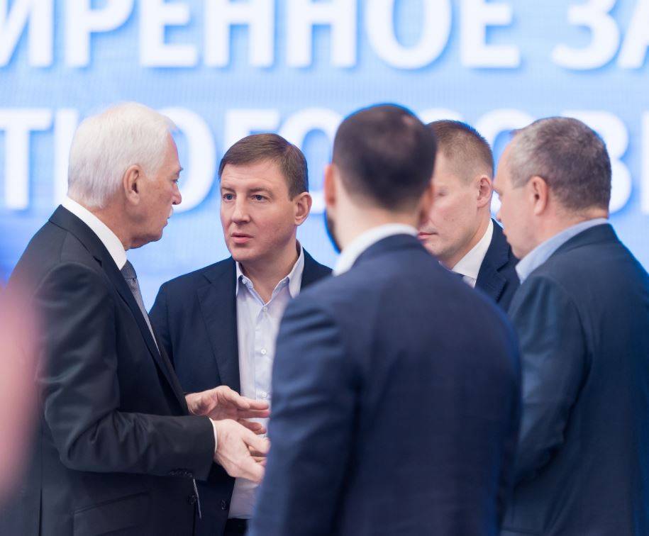 Цель «Единой России» - большинство в Госдуме: другой власти в России нет? Цель «Единой России» - большинство в Госдуме: другой власти в России нет?