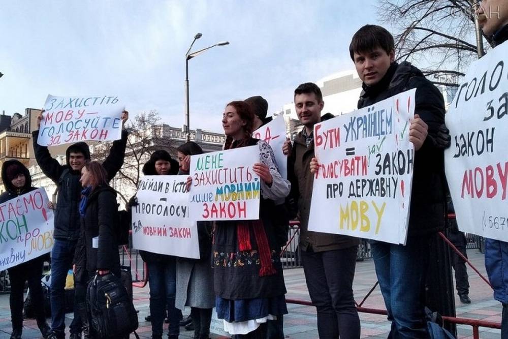 «Нас мало и мы тупеем»: в Киеве обвинили Москву в одурачивании украинцев