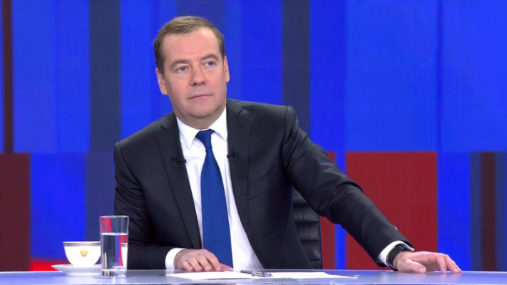Медведев надеется, что Зеленский справится с "оголтелым национализмом"