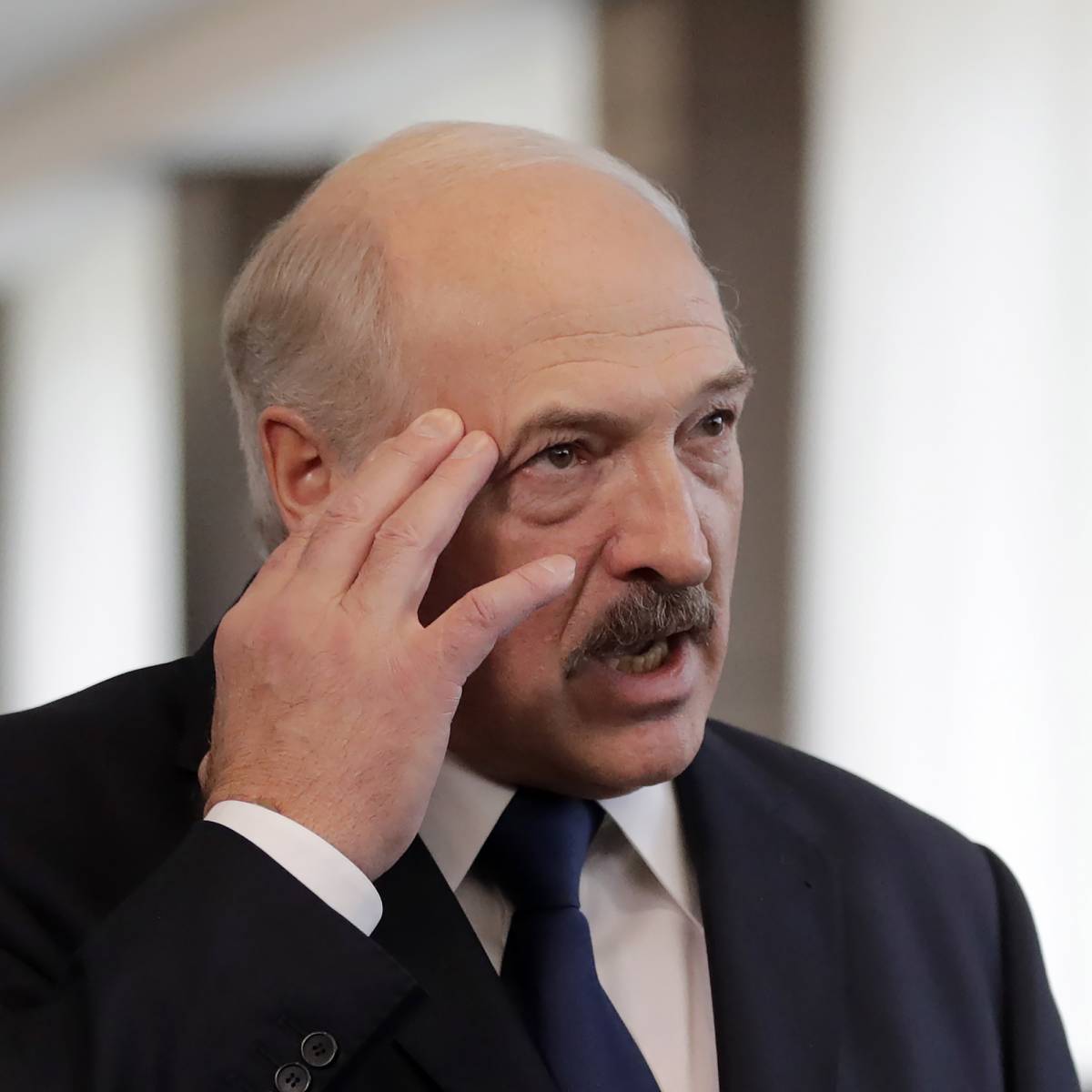 Лукашенко: "Россияне ведут себя варварски, будто мы вассалы у них" Лукашенко: "Россияне ведут себя варварски, будто мы вассалы у них"