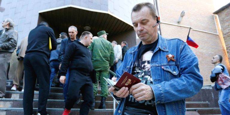 Жители Донбасса получат паспорта в новых пунктах в Ростовской области Жители Донбасса получат паспорта в новых пунктах в Ростовской области