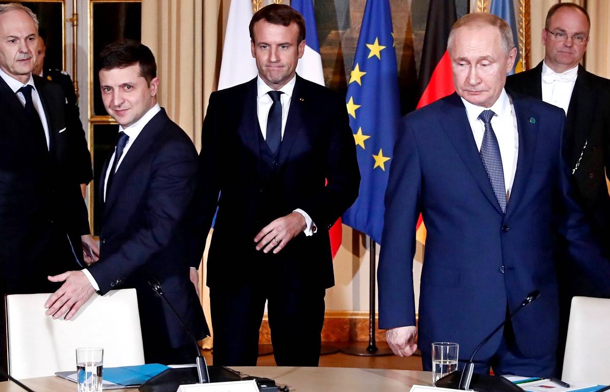 Путин в Париже тихо капитулировал перед Украиной?