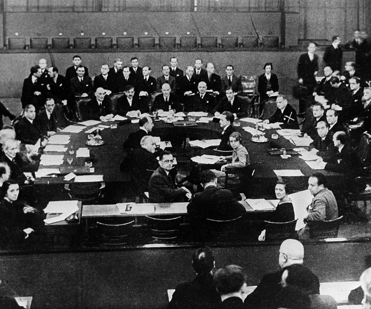 Как СССР исключали из Лиги Наций