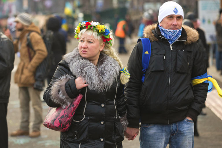 Украинка рассказала, как вояки продают во Львове вещи погибших донбассовцев