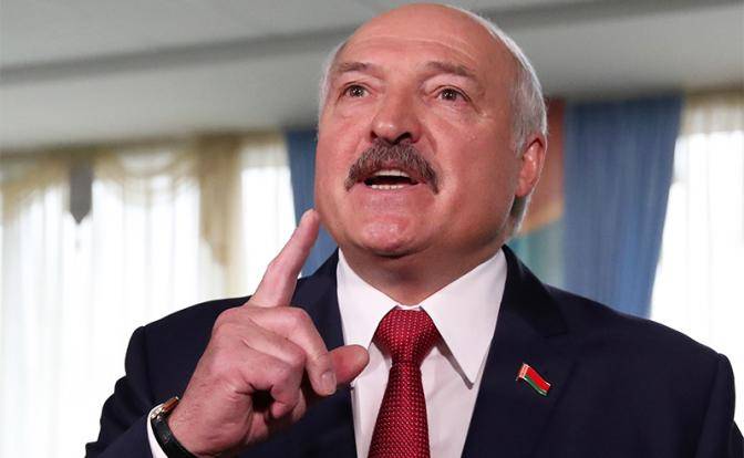 Лукашенко — Путину: Устал собачиться, лучше выпить водки на Новый год