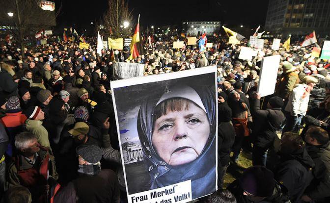 Немцы проклинают Меркель за разгул мигрантов, но считают ее круче Путина
