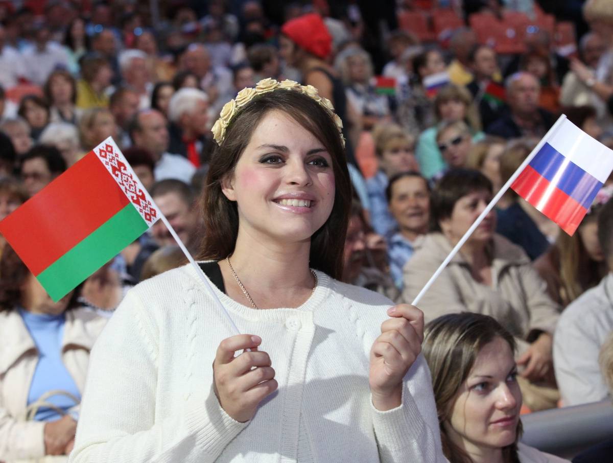 Каких национальных взглядов придерживаются уехавшие жить в Россию белорусы