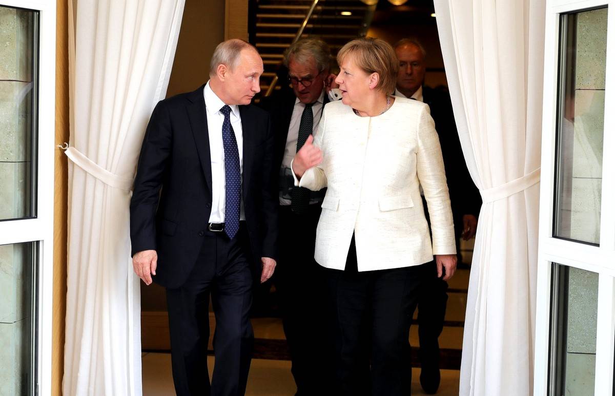 Союз против США: визит Меркель в Москву может стать историческим