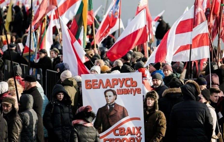Варшава говорит о желании затащить Минск в прозападный лагерь