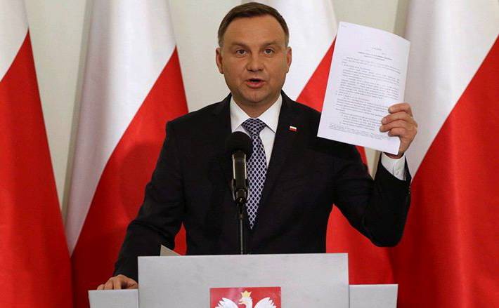 Как тушить пожар керосином: Польша разжигает вражду в Европе