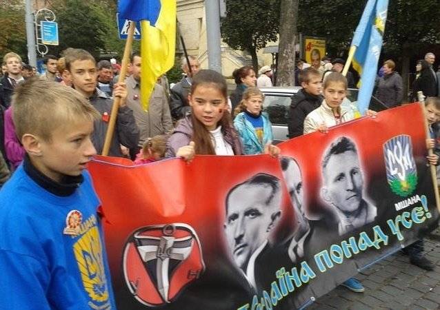 Киев решил заставить школьников перед уроками петь марш УПА