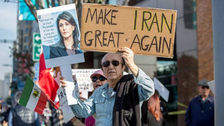 США создают условия для свержения власти в Иране изнутри