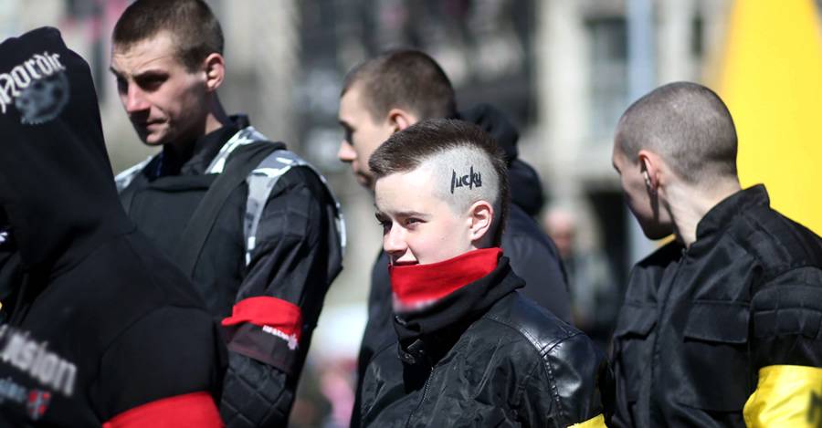 «Пласт» и «Валькирия»: украинских детей делают головорезами за госсчёт