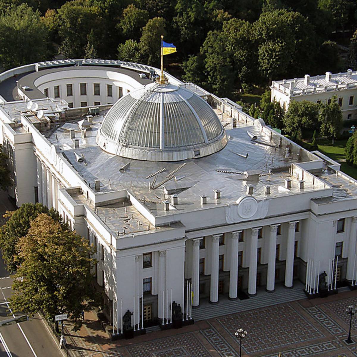 В Раде резко высказались о земельном законе, добивающем бедную Украину