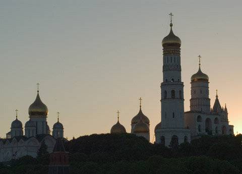 Транзит власти начался, гвардия уступает Кремль хозяйственникам Транзит власти начался, гвардия уступает Кремль хозяйственникам