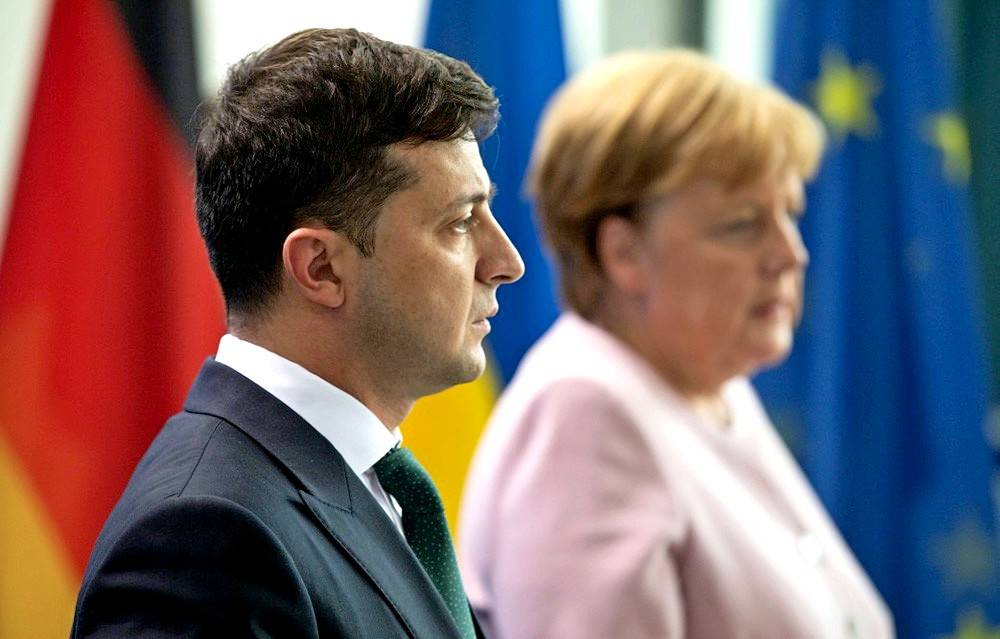 Меркель перевела Украину на ручное управление