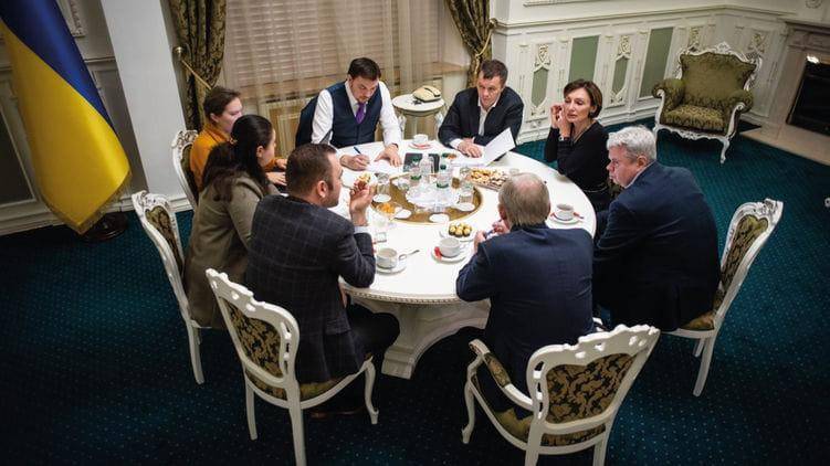 На Украине не без жулья, не без изъянов, не без нацизма и профанов На Украине не без жулья, не без изъянов, не без нацизма и профанов