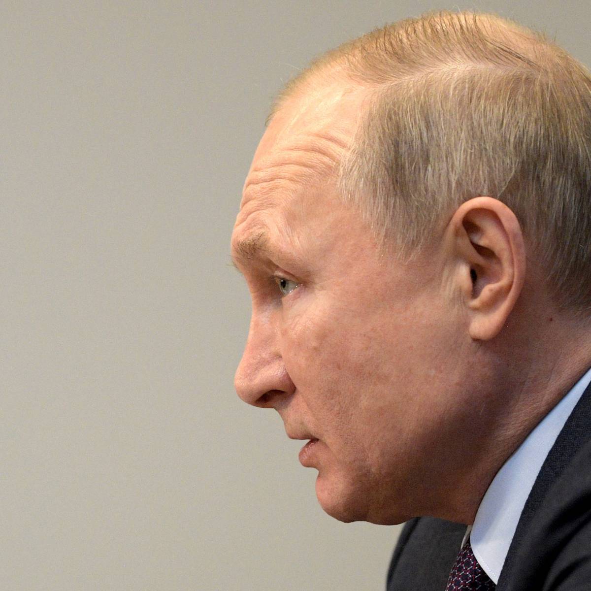Путин назвал "мразями и уродами" организаторов "групп смерти"