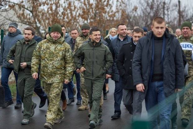 Зеленский – Донбассу: воевать будем, но с улыбкой