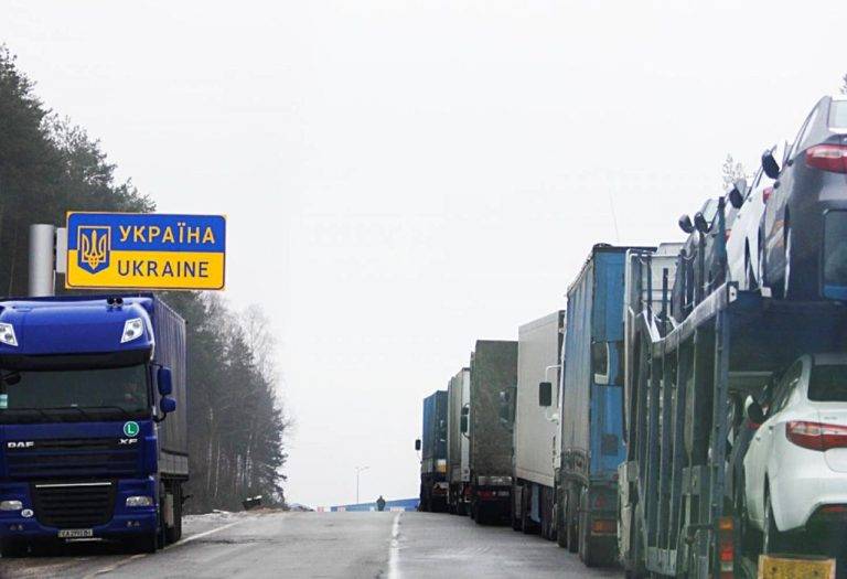 Украинские трассы стали опасной территорией для дальнобойщиков