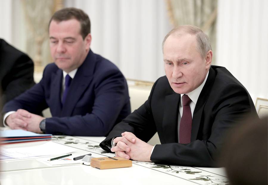 Путин объяснил, почему правительство Медведева не выполнило все задачи Путин объяснил, почему правительство Медведева не выполнило все задачи