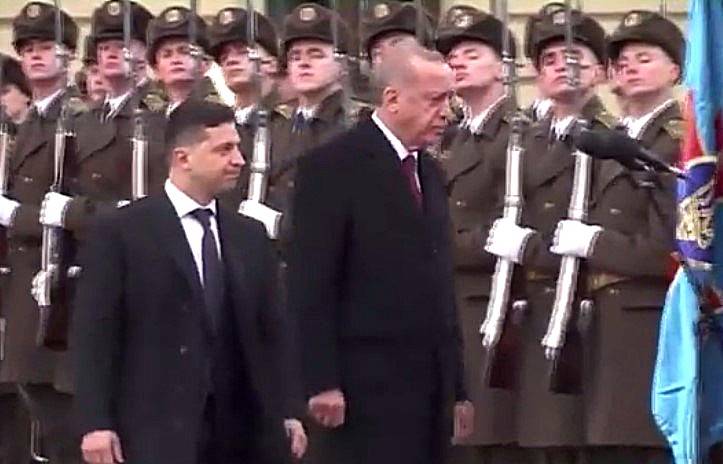 Эрдоган поприветствовал украинских военных бандеровским лозунгом