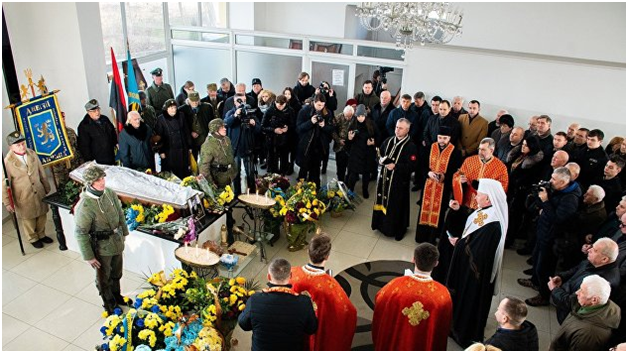 На Украине с почестями хоронят бывших эсэсовцев