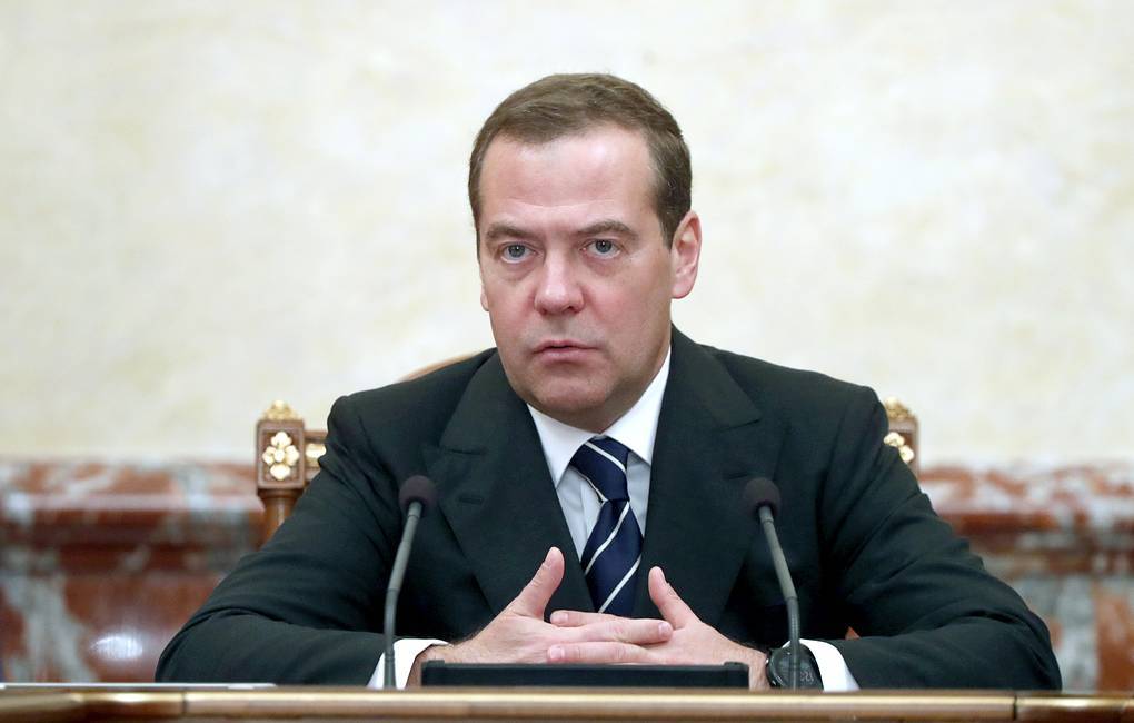 Медведев назвал приоритеты "Единой России" Медведев назвал приоритеты "Единой России"