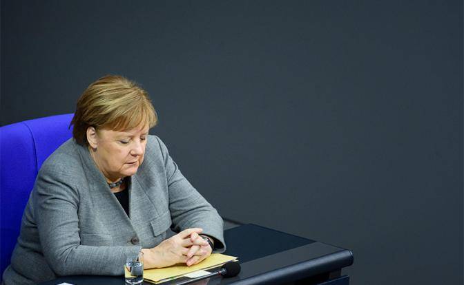 От Меркель сбежали даже ближайшие соратники