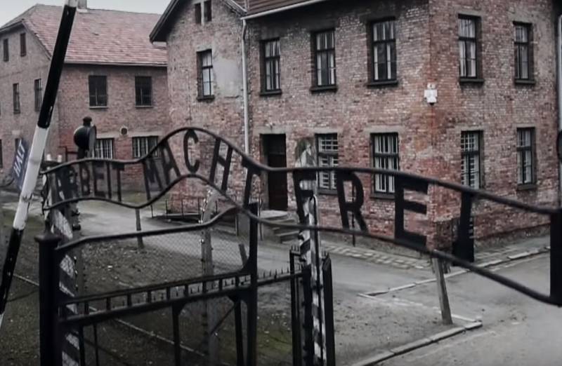 Чешский автор разоблачает ложь Запада об освобождении Освенцима