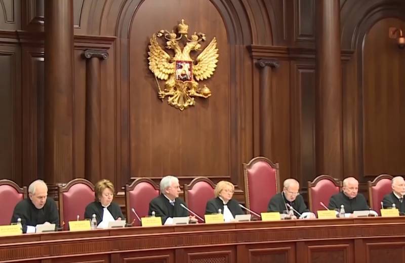 «СССР – незаконно созданное государство»: судья КС РФ о советском прошлом
