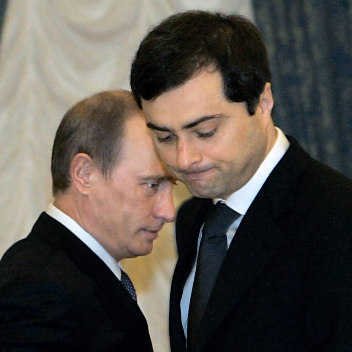 Путин уволил Суркова Путин уволил Суркова