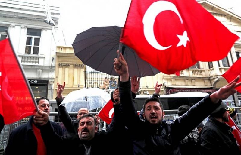 «Россия вновь уделала нас»: турки о возобновлении патрулирования Идлиба