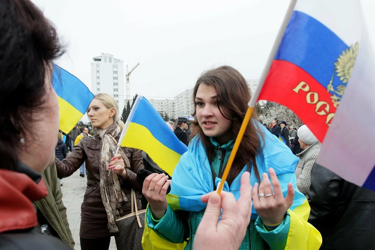 Россия против Украины. Россияне и украинцы. Украинцы с флагом. Русско-украинские отношения.