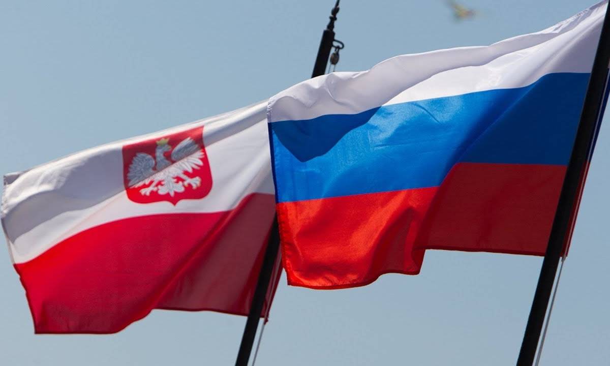 Игра не стоит свеч: Польша просчитала свои шансы в историческом споре с РФ Игра не стоит свеч: Польша просчитала свои шансы в историческом споре с РФ