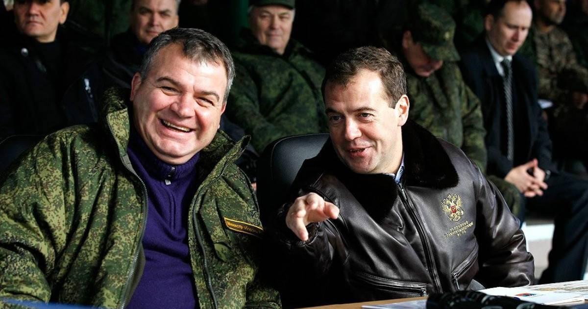 Сердюков выполнил для Путина и Медведева грязную, но необходимую в ходе реформ работу