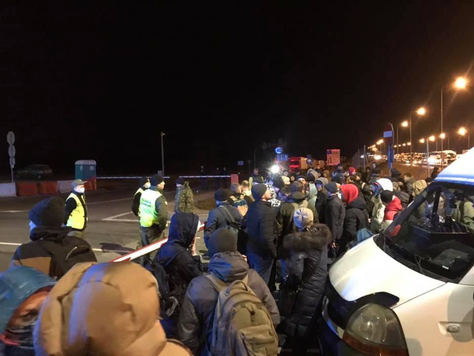 Бегущие на Украину из Европы из-за вируса штурмуют границу Польши