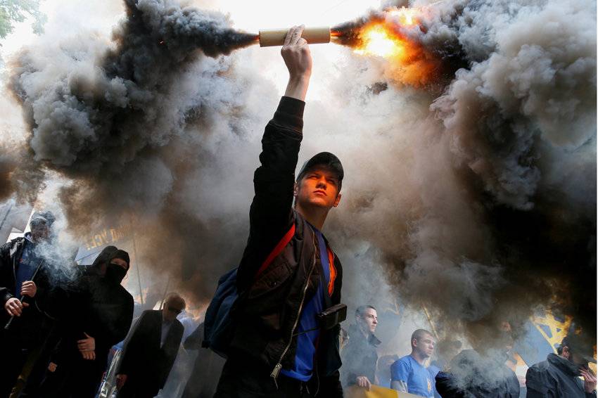 Негативный сценарий для Украины: власть может рухнуть от одного выстрела