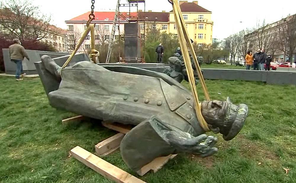 «На переплавку»: чехи высказались о сносе памятника маршалу Коневу