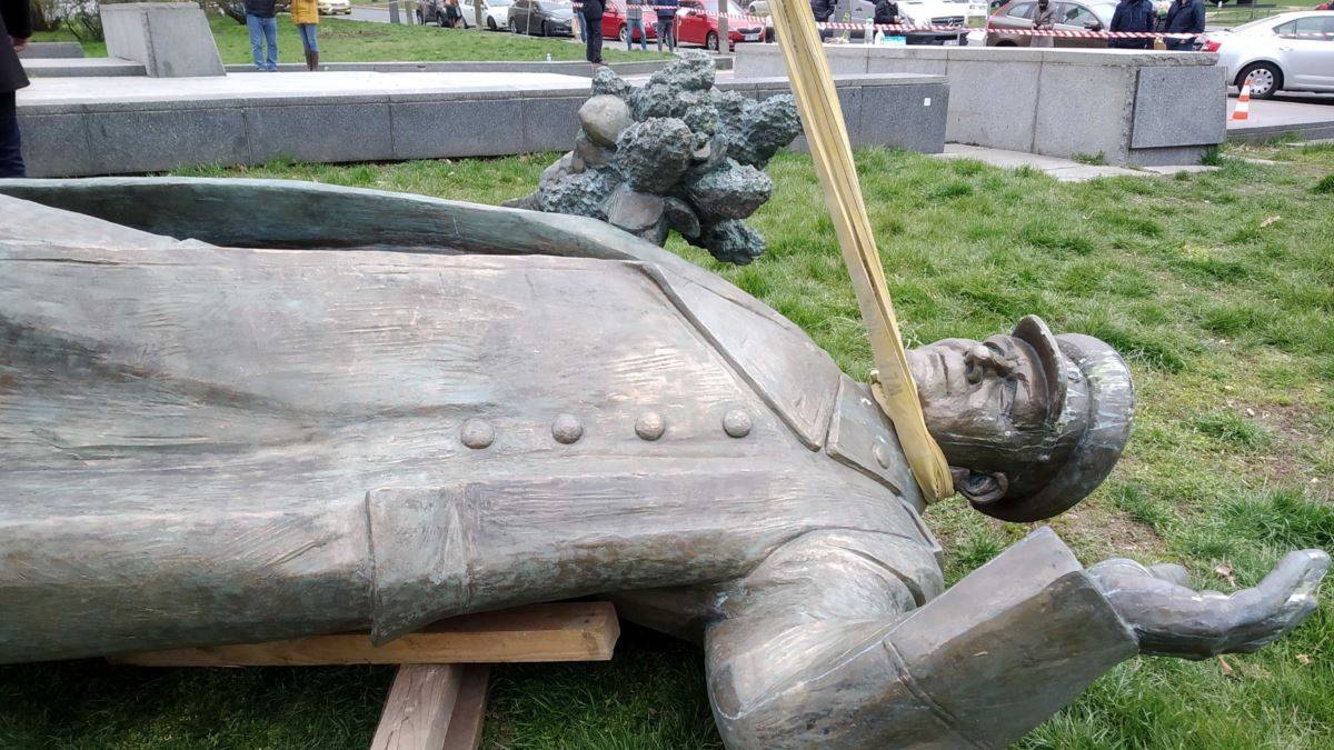 Памятник Коневу снесли наследники предателей