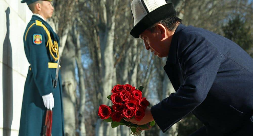 10-ю годовщину Апрельской революции отмечают в Киргизии