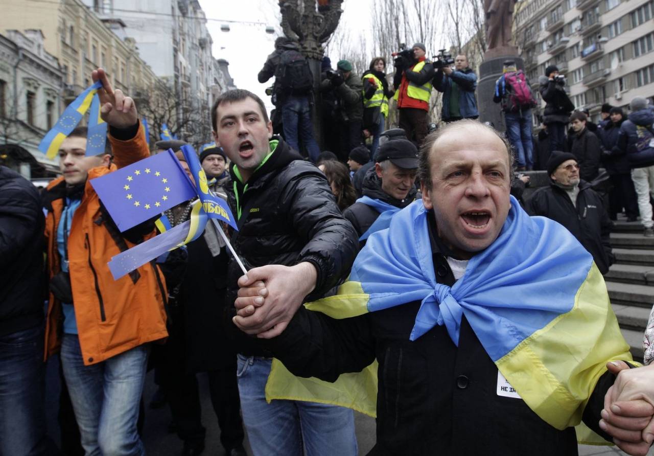 Украинцев последние новости на сегодня. Украинцы на Майдане. Хохлы на Майдане. Укаринские беженки в Германии. Жители Европы.