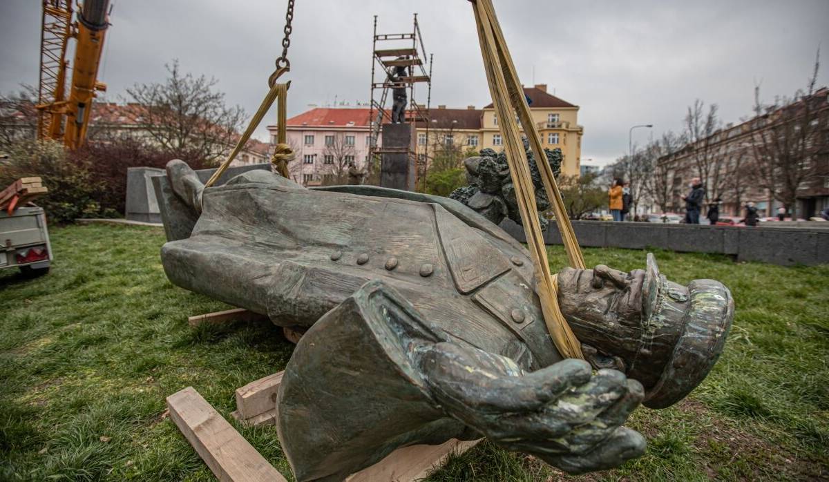 FortRuss о сносе памятника Коневу в Праге: русские не забывают своих героев